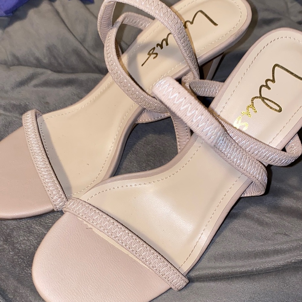 Lulus size 7 nude heels never been worn